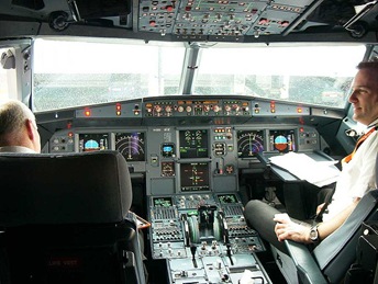 800px-Airbus-319-cockpit