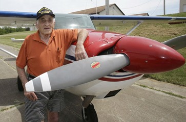 GolfHotelWhiskey.com - John Lawton poses by his Cessna 172